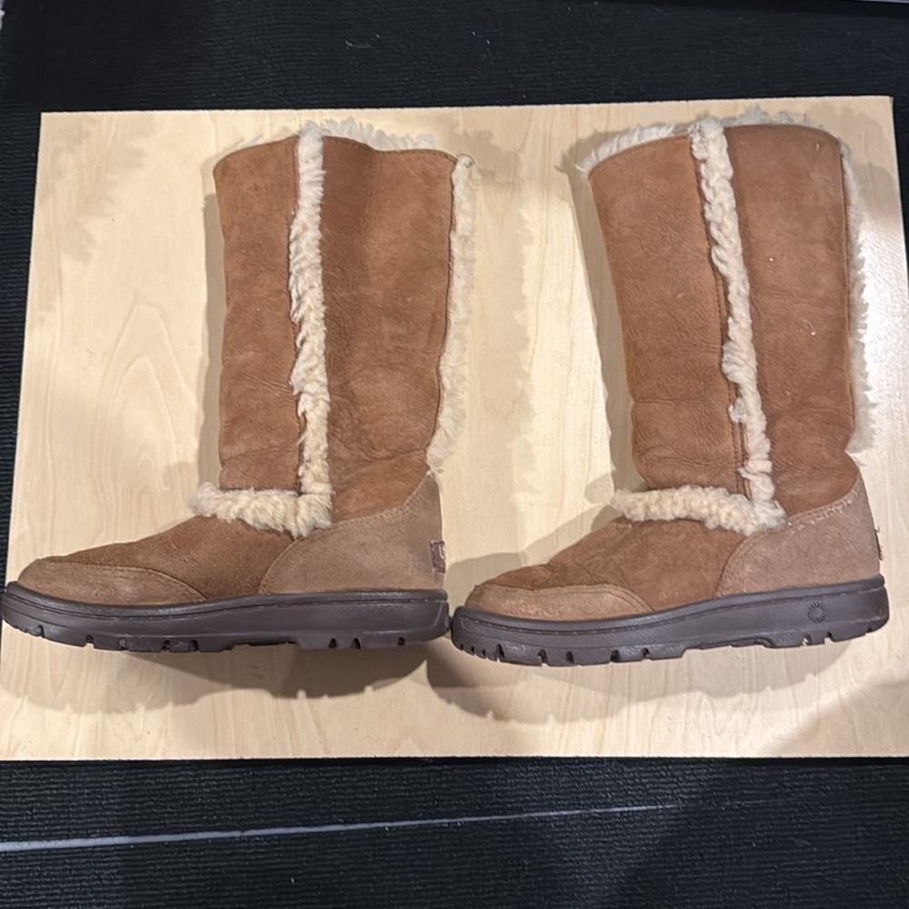 UGG Sundance Revival Tall Sheepskin Boots Chestnut Size 6 - Picture 3 of 9